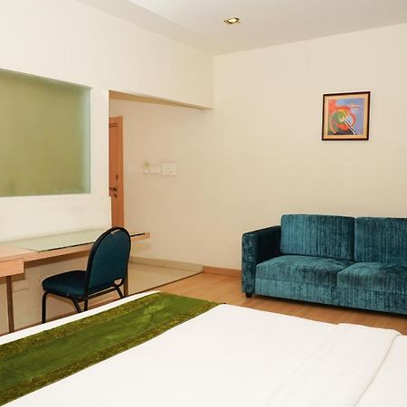 Treebo Trend Oyster Suites Hyderabad Exterior foto