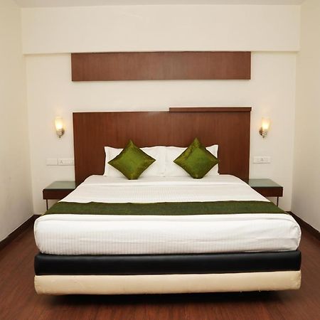 Treebo Trend Oyster Suites Hyderabad Exterior foto