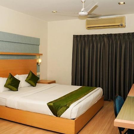 Treebo Trend Oyster Suites Hyderabad Exterior foto