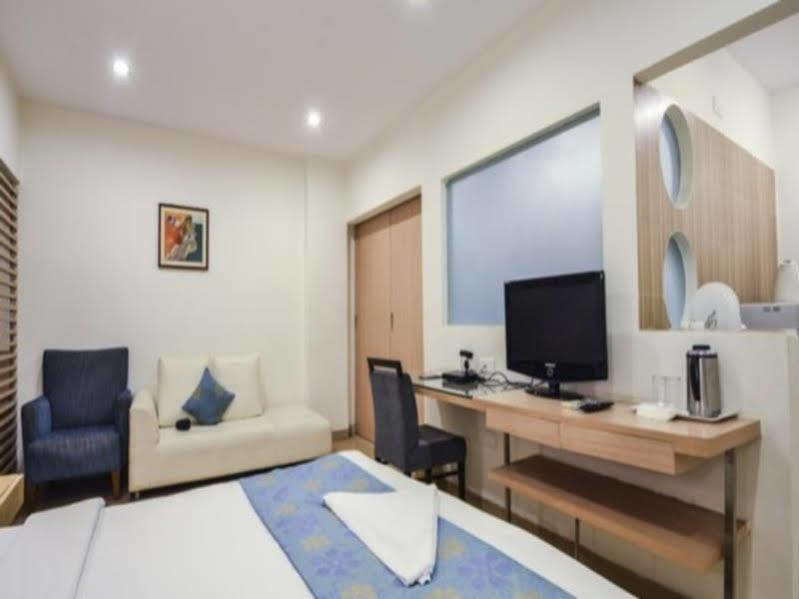 Treebo Trend Oyster Suites Hyderabad Exterior foto