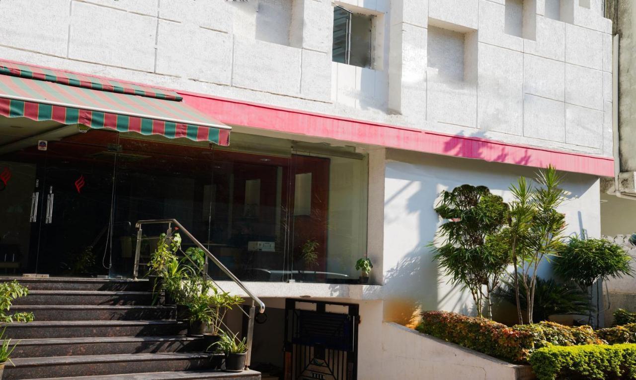 Treebo Trend Oyster Suites Hyderabad Exterior foto