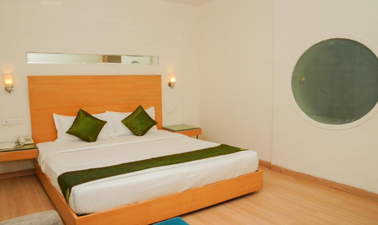 Treebo Trend Oyster Suites Hyderabad Exterior foto