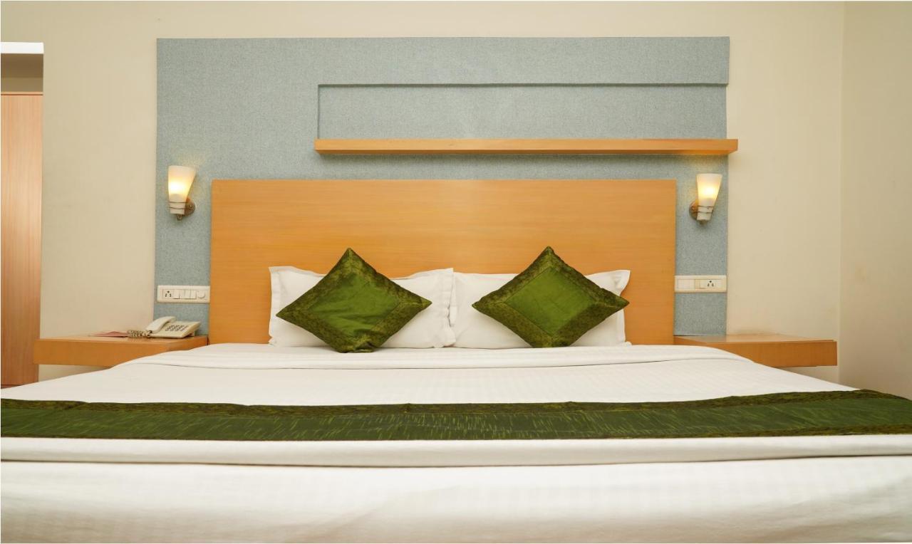 Treebo Trend Oyster Suites Hyderabad Exterior foto