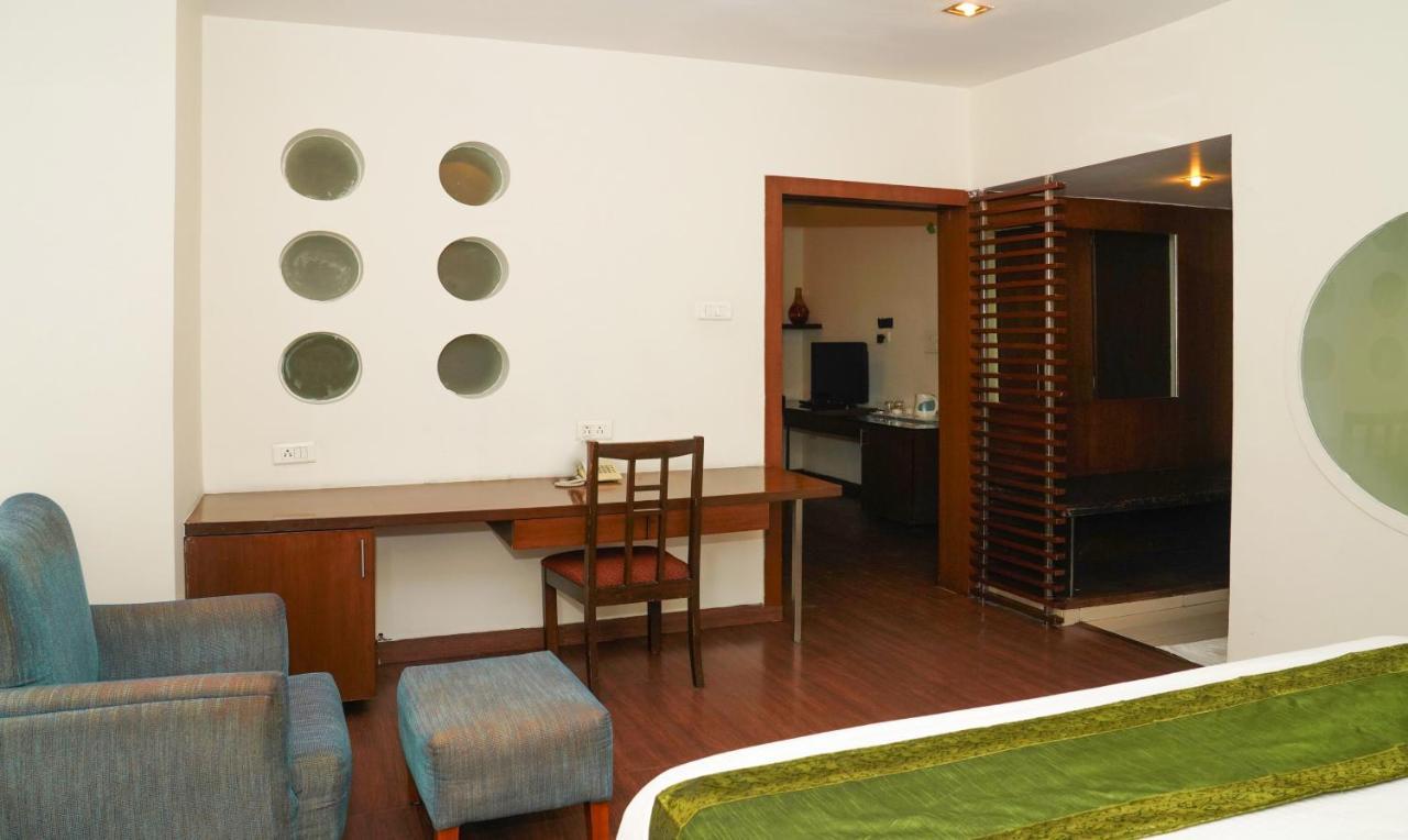 Treebo Trend Oyster Suites Hyderabad Exterior foto