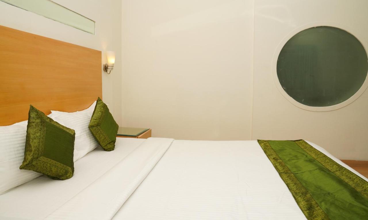 Treebo Trend Oyster Suites Hyderabad Exterior foto