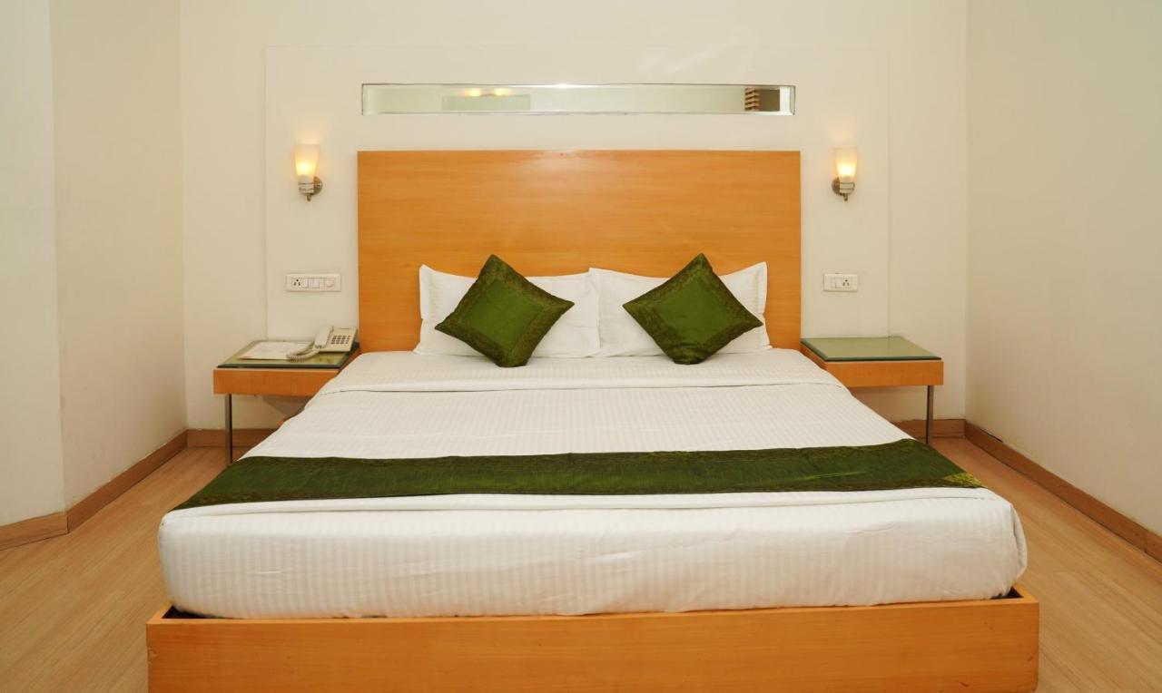 Treebo Trend Oyster Suites Hyderabad Exterior foto