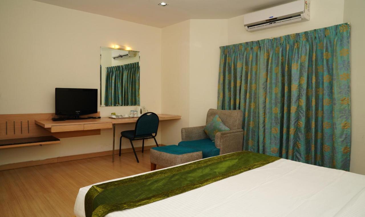 Treebo Trend Oyster Suites Hyderabad Exterior foto