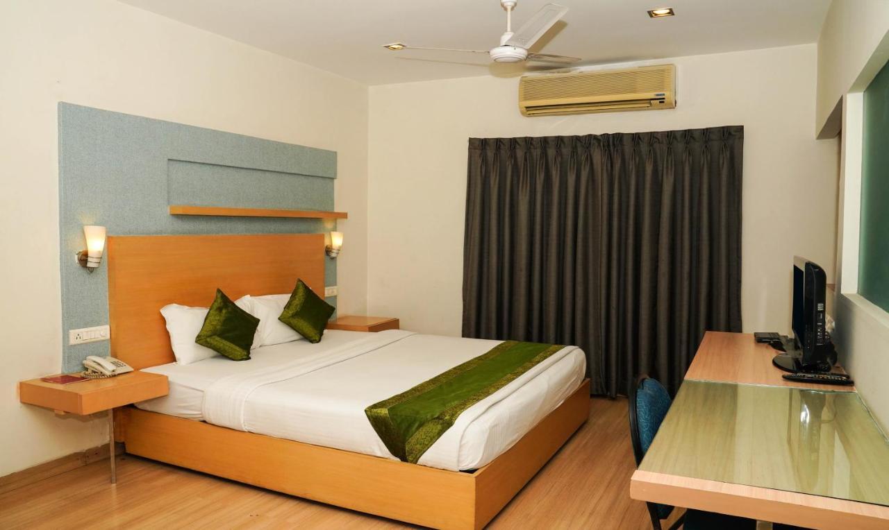 Treebo Trend Oyster Suites Hyderabad Exterior foto