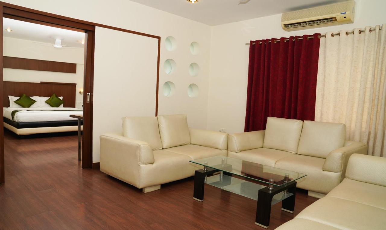Treebo Trend Oyster Suites Hyderabad Exterior foto